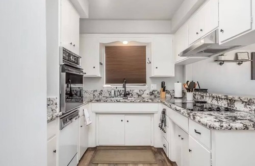 Bass Lake Cabina | 4-Story Lake View Cabin with Boat Slip & Private Marina with Launch Ramp