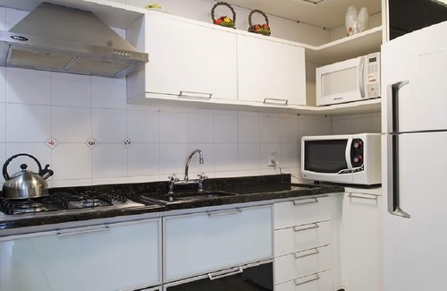 Gramado City Centre Apartamento | 3 SUITES, VARANDA PARA RUA BORGES MEDEROS, A DOS CUADRAS RUA CUBIERTA