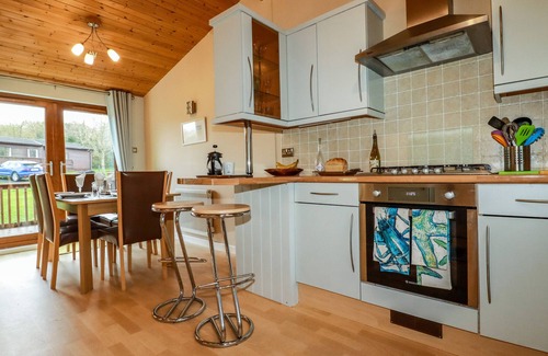 St Minver Cabaña | 4 THE GLADE, pet friendly, with pool in St Minver