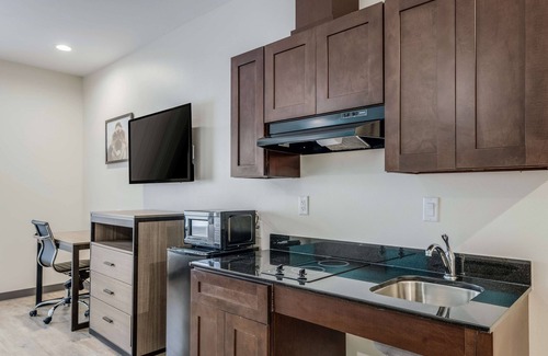 Katy Complejo | 4 Units Close to Pin Oak Village Park, Kitchenette, FREE Breakfast & Parking!