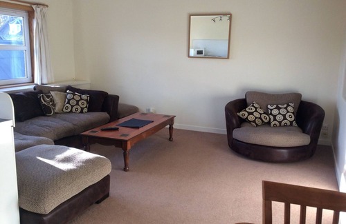 Forres Hotel | 4 Varis Apartments