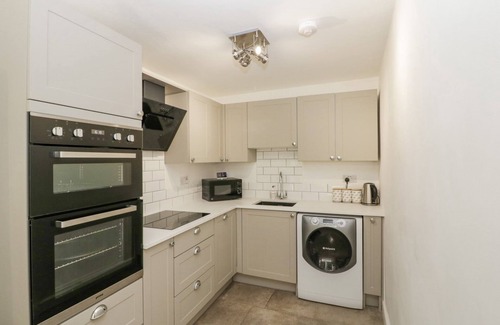 Mordiford Casa | 4 WALLFLOWER ROW, pet friendly, with a garden in Hereford