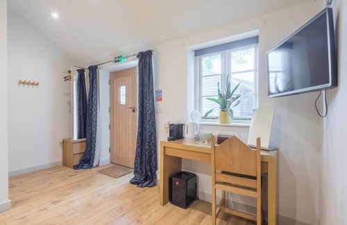 Cambridge Chalet De Esquí | 4 x Newly refurbished private access rooms with ensuites - restaurant on-site!
