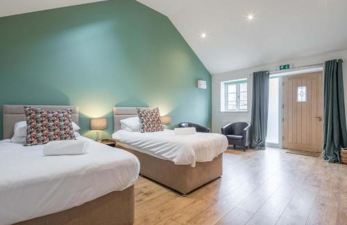 Cambridge Chalet De Esquí | 4 x Newly refurbished private access rooms with ensuites - restaurant on-site