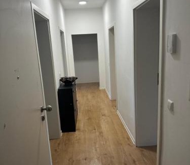 Bruchsal Apartamento | 4 Zimmer Bruchsal/Bahnhof Zentrale Lage (Monteurzimmer)