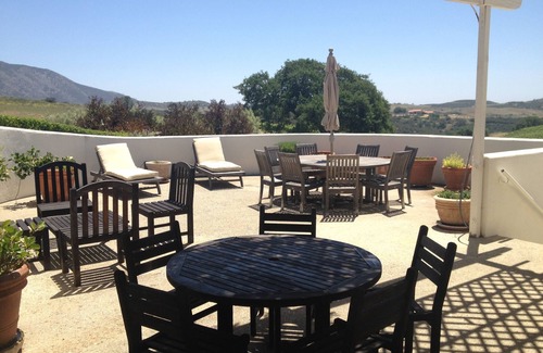 Soledad Casa | 40 Acres 5000 Cuadrado pie, $ 975 / nt 10-14 Plazas piscina, Viña, Vistas!