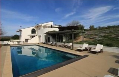 Soledad Casa | 40 Acres 5000 Cuadrado pie, $ 975 / nt 10-14 Plazas piscina, Viña, Vistas!