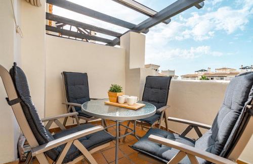 San Luis de Sabinillas Apartamento | 40 Comfortable apartment next to Puerto De La Duquesa