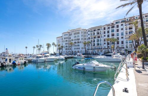 San Luis de Sabinillas Apartamento | 40 Comfortable apartment next to Puerto De La Duquesa