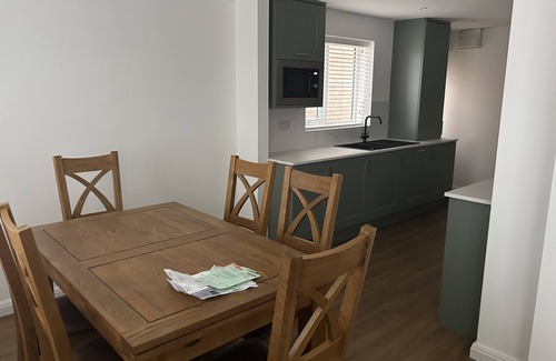 Penrhyn Bay Cabaña | 40 GLODDAETH VIEW, pet friendly, with a garden in Penrhyn Bay