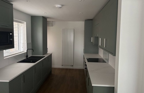 Penrhyn Bay Cabaña | 40 GLODDAETH VIEW, pet friendly, with a garden in Penrhyn Bay