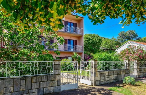 Sibinj Krmpotski Apartamento | 40 m² Apartamento ∙ 1 habitación ∙ 4 huéspedes