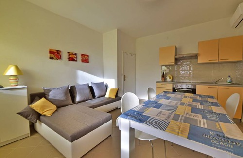 Sibinj Krmpotski Apartamento | 40 m² Apartamento ∙ 1 habitación ∙ 4 huéspedes