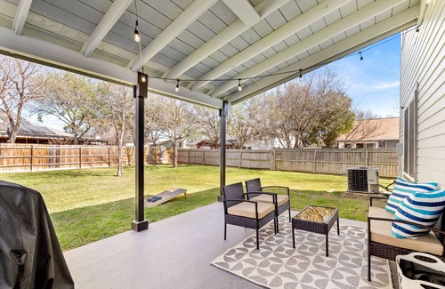 West San Antonio Casa | Beautiful Blue Haus w/ Private Patio, Office Desk
