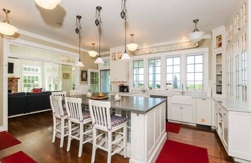 West Hyannisport Casa | 40' of Private Beach! Beach is 2 minute or less walk to path. RPMS075
