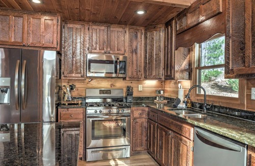 Morganton Cabina | 40% Off 10 min>Blue Ridge Mountain Views Hot Tub Firepit Game Room Fishing Pond