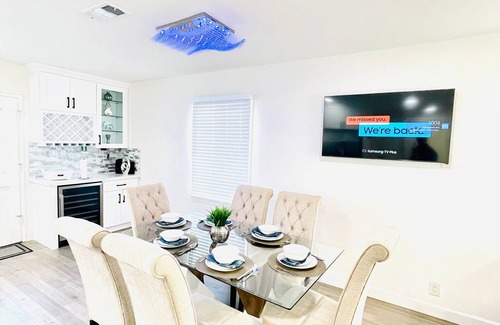 Mayflower Village Casa | 40% OFF 5B/3B 2 Master Bedrooms Close Pasadena, Rose Bowl, DTLA, Arcadia, etc