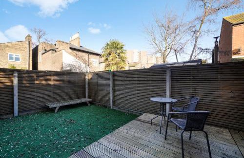 Livesey Casa | 40 percent off! - Delightful Abode in London - Garden