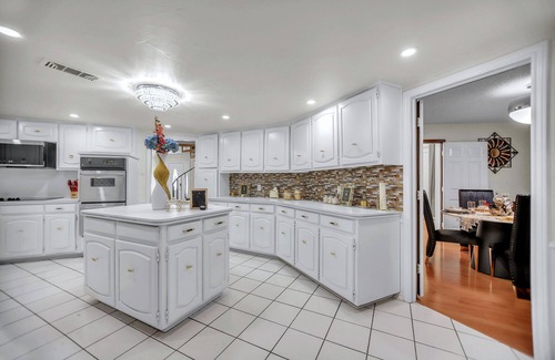 Ederville Casa | 400 a night minimum 30 nights! 9 mn away from AT&T stadium, 8 mn from the zoo
