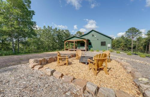 Coosa Casa | 400 Acres on Lavender Mtn Getaway with Hot Tub!