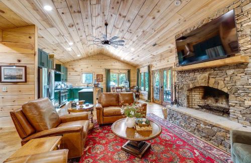 Coosa Casa | 400 Acres on Lavender Mtn Getaway with Hot Tub!