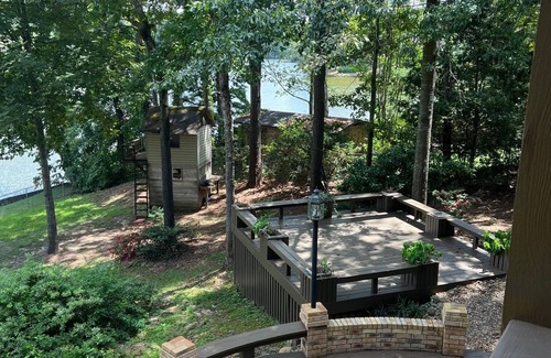 Fairbanks Casa | 4000 sq ft Home of paradise on a lake!