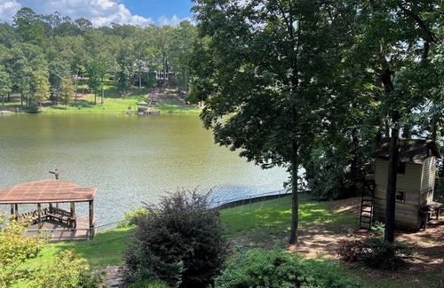 Fairbanks Casa | 4000 sq ft Home of paradise on a lake!