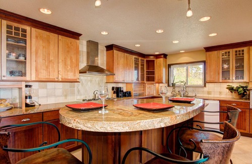 Evergreen Casa | 4000 pies cuadrados de lujo en casa de montaña. 28 minutos Denver y SKI. Las mejores vistas! ¡¡BAÑERA DE HIDROMASAJE!!