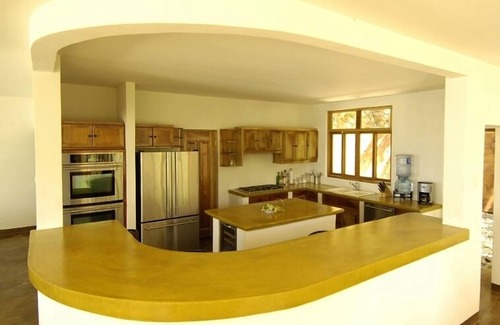 Rivas Casa | Villa de lujo de 4000 pies cuadrados frente a la playa con piscina infinita