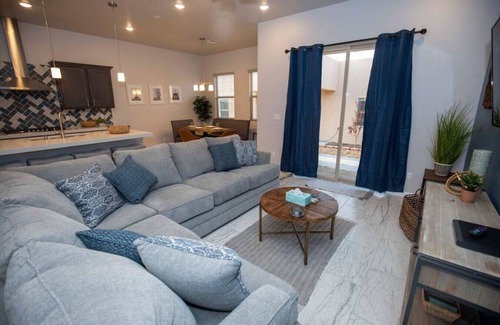Las Cruces Casa | 4014/Russ Modern · New Home in Quiet Neighborhood - Relax and Enjoy