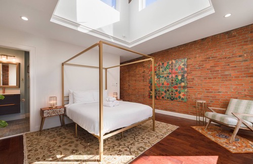 University City Villa | 4043 Ludlow St. in Philadelphia