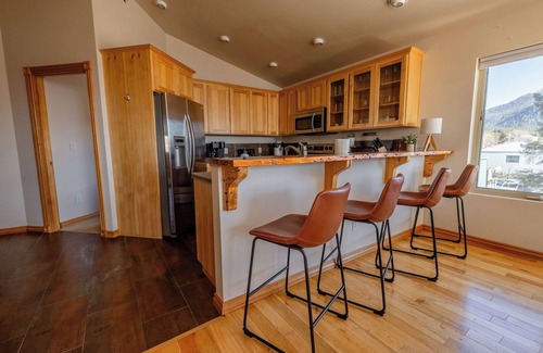 Sitka Apartamento | 406 Etolin Way - 4 Bedroom, 2 Bathroom, Located Downtown