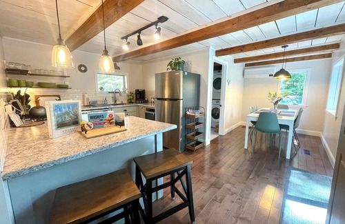 Oxford Cabaña | 40min from Portland- Sandy Ridge Family Cottage