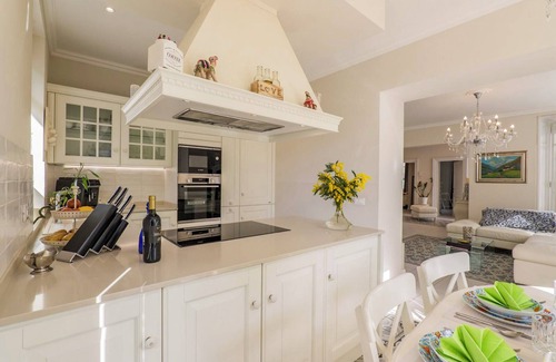 Intra Apartamento | 4½-room apartment with pool and balcony in a sunny location