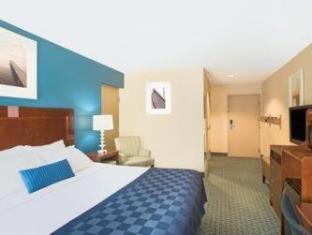Geneva Hotel | 41 Lakefront Hotel, Trademark Collection by Wyndham
