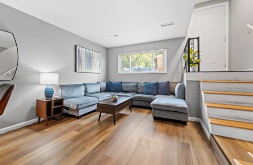 St. Charles Apartamento | 411 San Juan Recently Renovated 2 Bedroom TownHome
