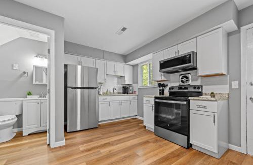 St. Charles Apartamento | 411 San Juan Recently Renovated 2 Bedroom TownHome