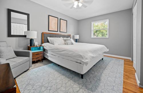 St. Charles Apartamento | 411 San Juan Recently Renovated 2 Bedroom TownHome
