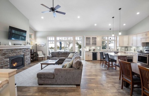 Fish Creek Condominio | 4190 Cottage Row Ct. - Nueva construcción en el centro de Fish Creek - ¡Camina por todas partes!