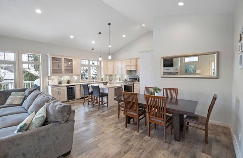 Fish Creek Condominio | 4190 Cottage Row Ct. - Nueva construcción en el centro de Fish Creek - ¡Camina por todas partes!