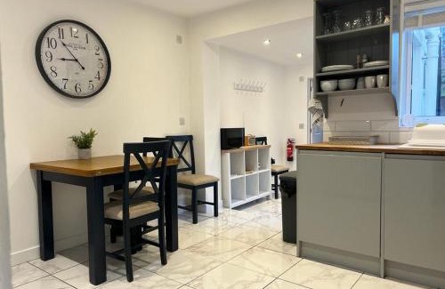 Bury St Edmunds Casa | 42 Church Row - 2 beds and 2 bathrooms