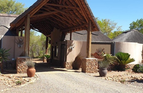 Leeupoort Cabina | 42@ Ditholo Game Lodge
