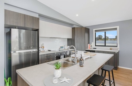 Bermagui Casa | 42 Songlark Street Luxury newly built home