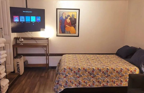 View Park-Windsor Hills Apartamento | 420 Friendly Sweet Lil' Guesthouse by Sofi & LAX