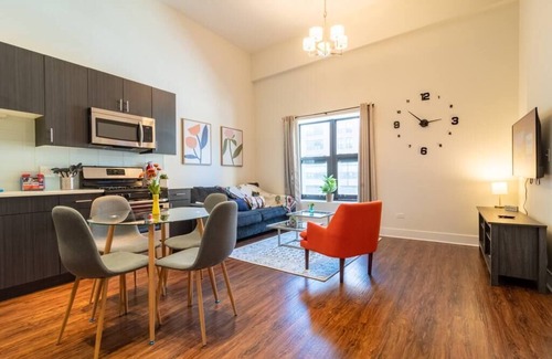 Near South Side Apartamento | 420 friendly 3BR/2BA heaven with optional parking