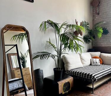 Detroit Apartamento | 420 Friendly BOHO Loft Downtown KING suite FREE parking