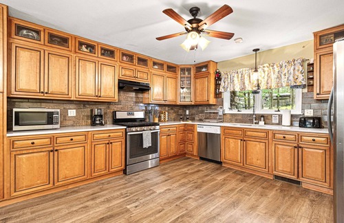 Dingmans Ferry Casa | 4200SF:Theater*Firepit*Pinball*Hot Tub*3 King Beds