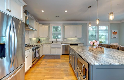 Isle of Palms Casa | 4202 Palm Blvd.- 7 bedrooms, pool, putting green, Ocean side of Palm Blvd.