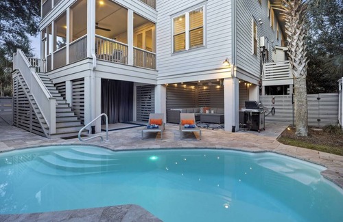 Isle of Palms Casa | 4202 Palm Blvd.- 7 bedrooms, pool, putting green, Ocean side of Palm Blvd.
