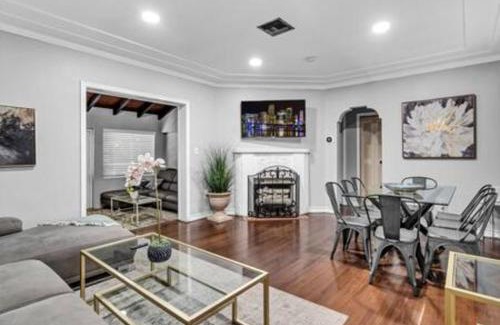 Miami Shores Apartamento | 427 NE 107th Studio · 6BR 3BA 7 Beds Pool Parking 2 Kitchen